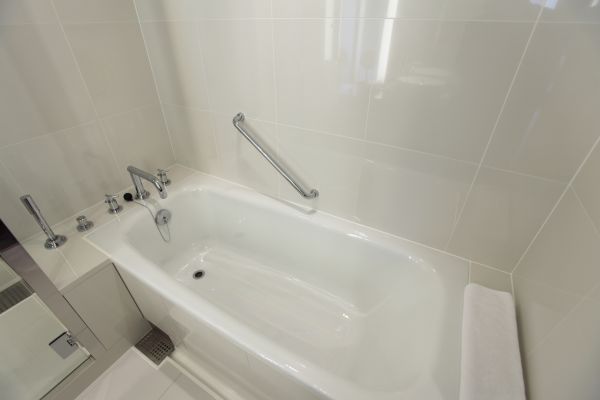 Cost of Bathtub Repair in Sarasota